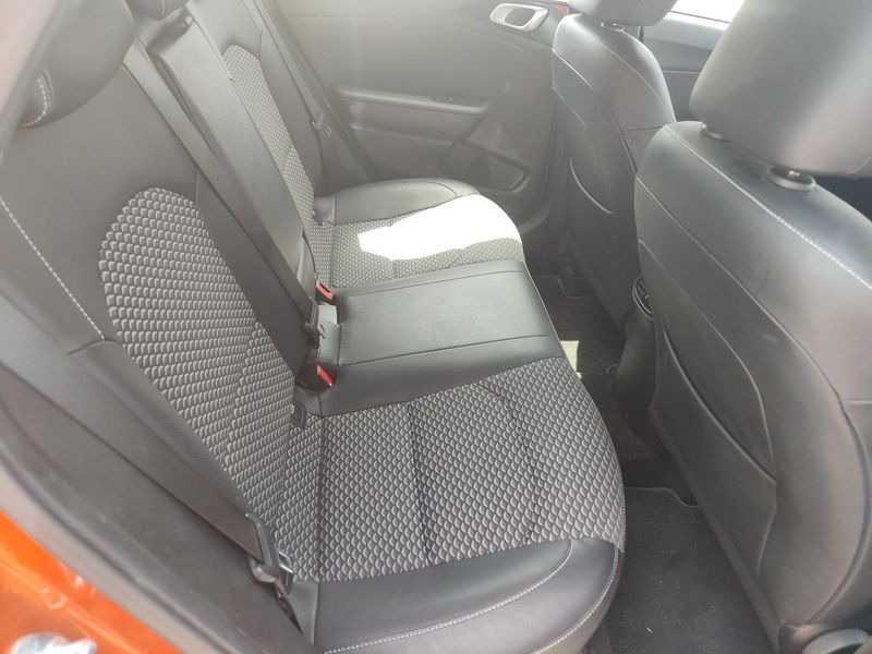 Kia XCeed 1.0 TGDI Tech — zdjęcie 14