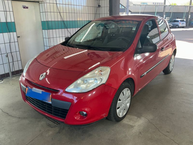 Renault Clio 1.2 Expression — zdjęcie 1