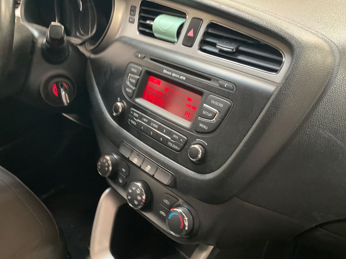 Kia cee'd 2013 — photo 11