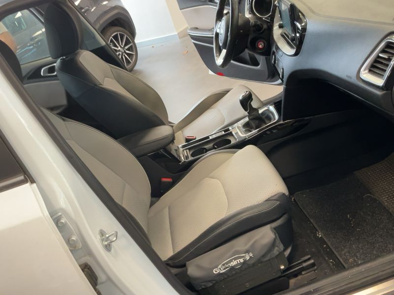 Kia XCeed 1.6 CRDi Style — zdjęcie 11