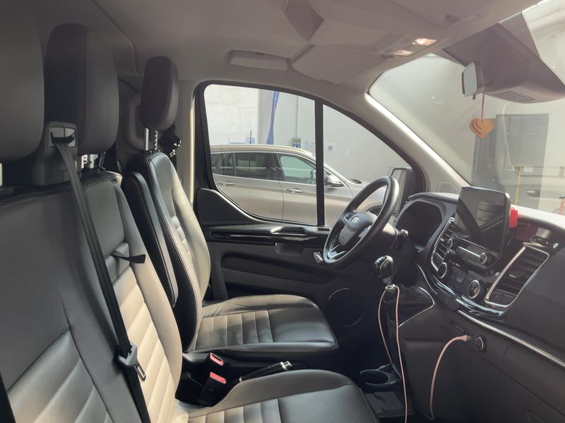 Ford Tourneo Custom 2.0 TDCi Mild-Hybrid 320 L1 Tourneo Titanium X — zdjęcie 11