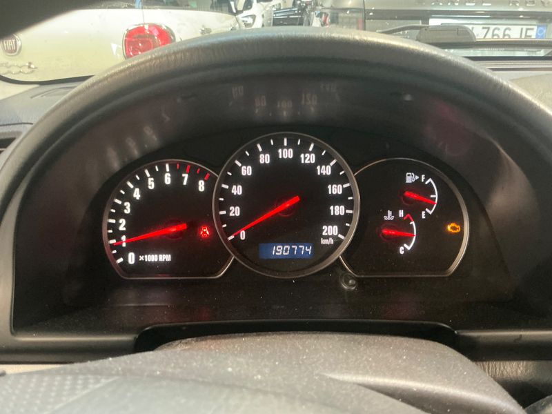 Suzuki Grand Vitara 1.6 Lim. — zdjęcie 13