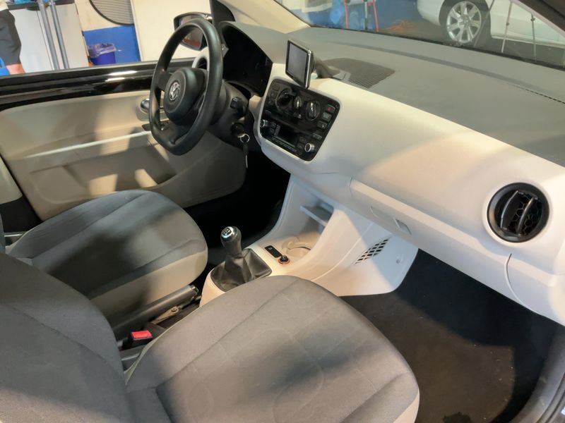 Volkswagen up! 1.0 Move up! 2014 – снимка 17