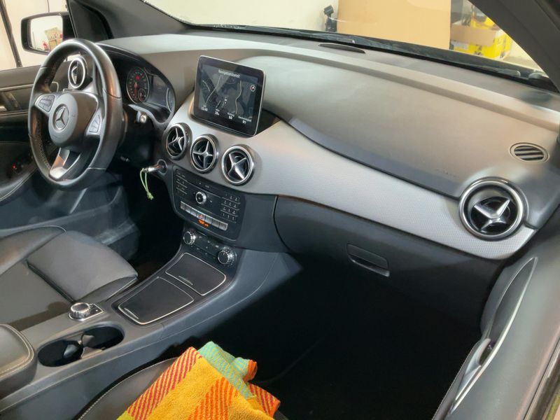 Mercedes-Benz B-Klasse B 180 Urban — zdjęcie 12