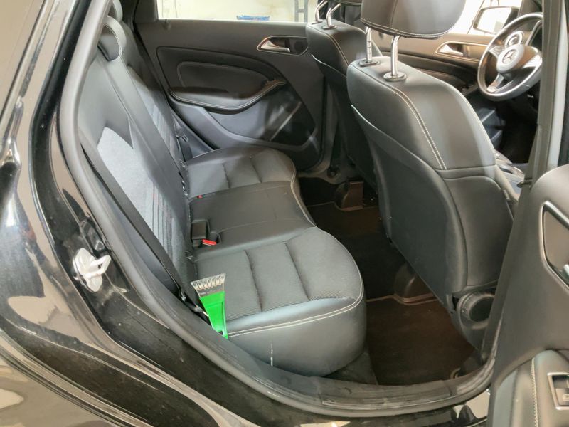 Mercedes-Benz B-Klasse B 180 Urban — zdjęcie 14