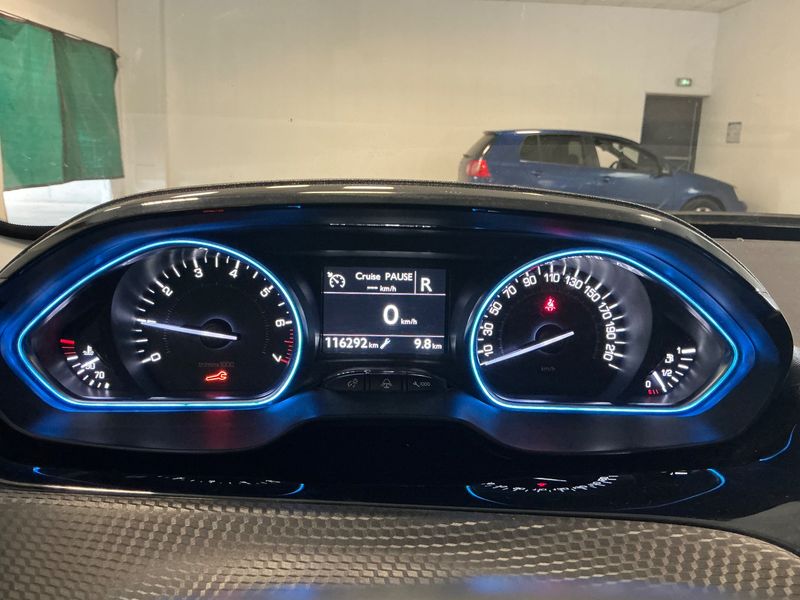 Peugeot 2008 1.2 PureTech Allure — zdjęcie 13