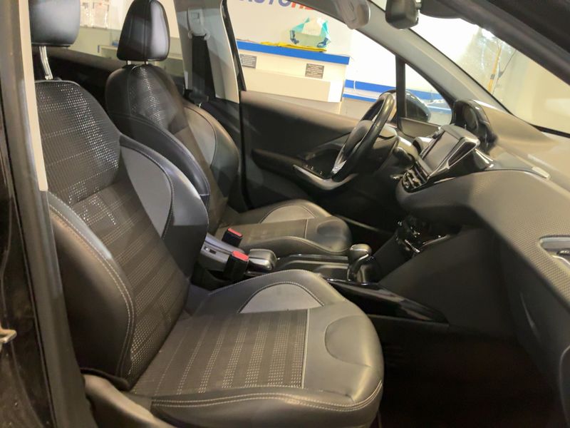 Peugeot 2008 1.2 PureTech Allure — zdjęcie 11