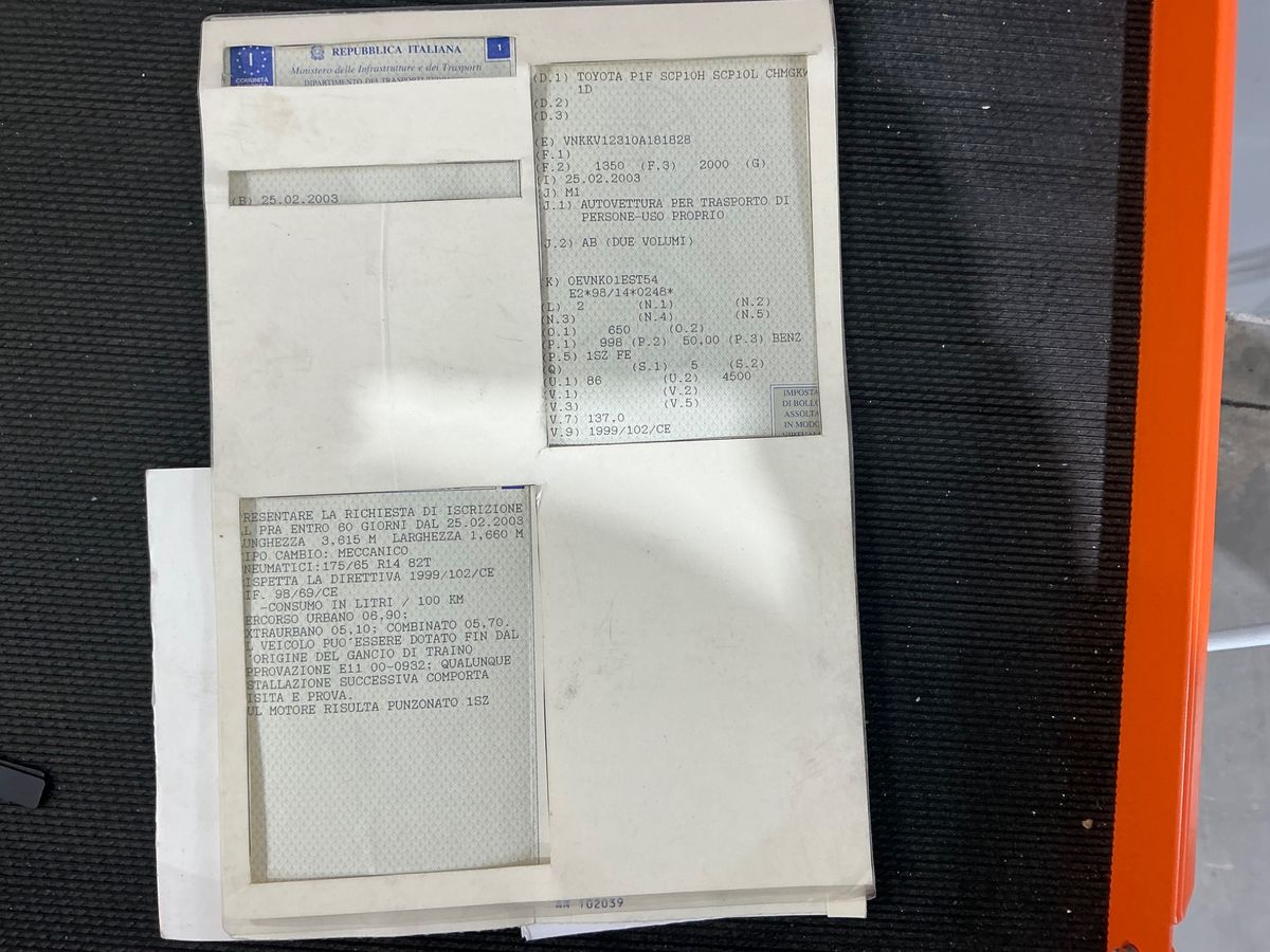 Toyota Yaris 1.0 VVT-i Bleue