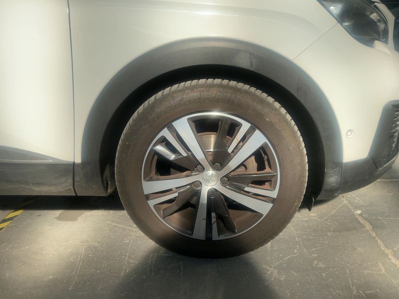 Peugeot 5008 1.5 Blue-HDi Allure 2019 – снимка 11
