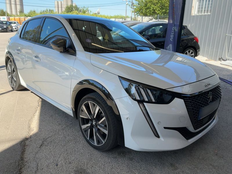 Peugeot 208 1.2 PureTech GT — zdjęcie 8