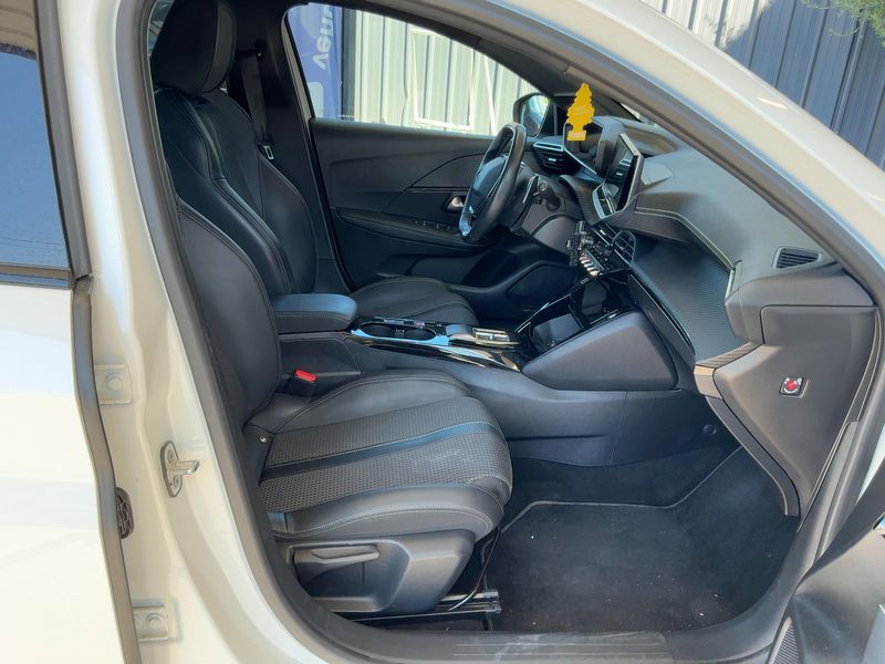 Peugeot 208 1.2 PureTech GT — zdjęcie 11