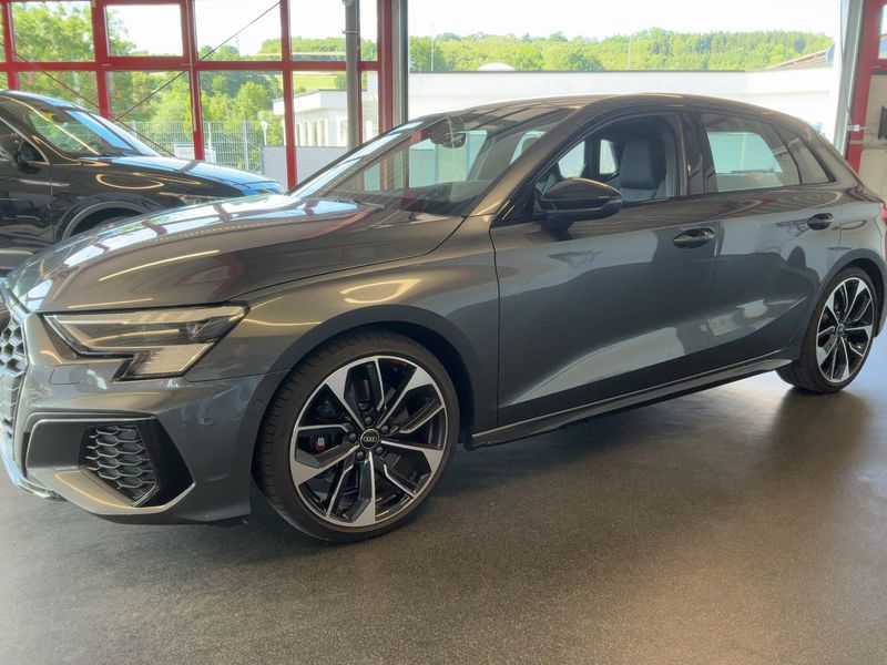 Audi S3 Sportback 2.0 TFSI quattro — zdjęcie 2