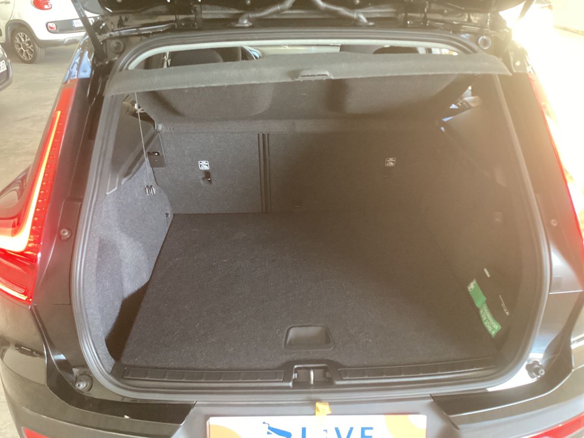 Volvo XC40 2021 — photo 16