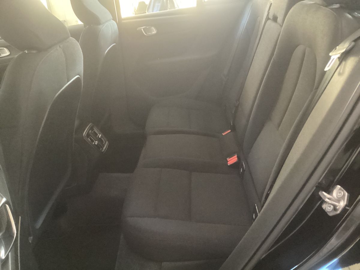 Volvo XC40 2021 — photo 32