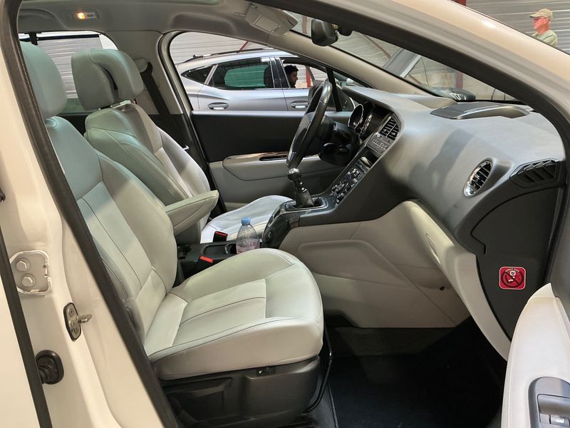Peugeot 5008 2.0 HDi Premium Pack — zdjęcie 3