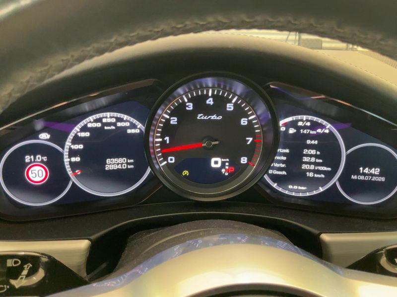 Porsche Panamera Turbo — zdjęcie 13