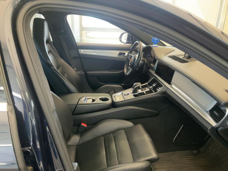 Porsche Panamera Turbo — zdjęcie 11