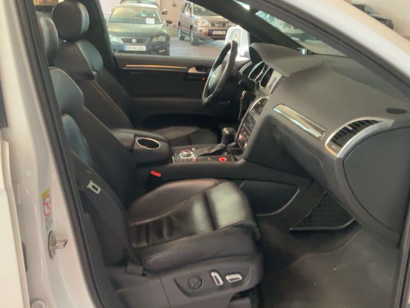 Audi Q7 4.2 V8 TDI quattro Ambition — zdjęcie 11