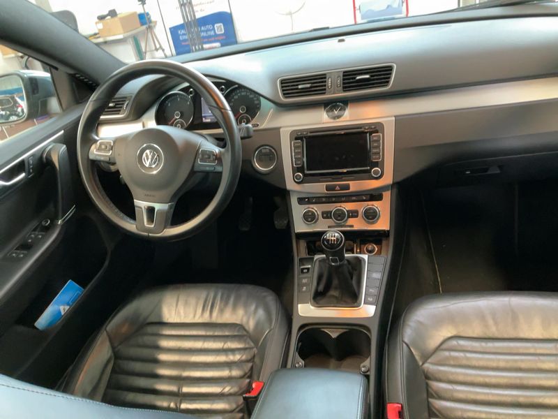 Volkswagen Passat 2.0 TDI Highline BlueMotion Tech 2013 – снимка 18