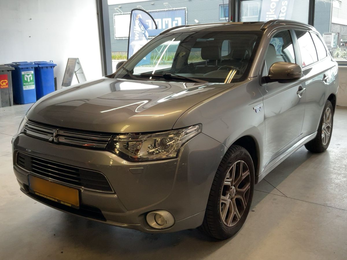 Mitsubishi Outlander 2013 — photo 1