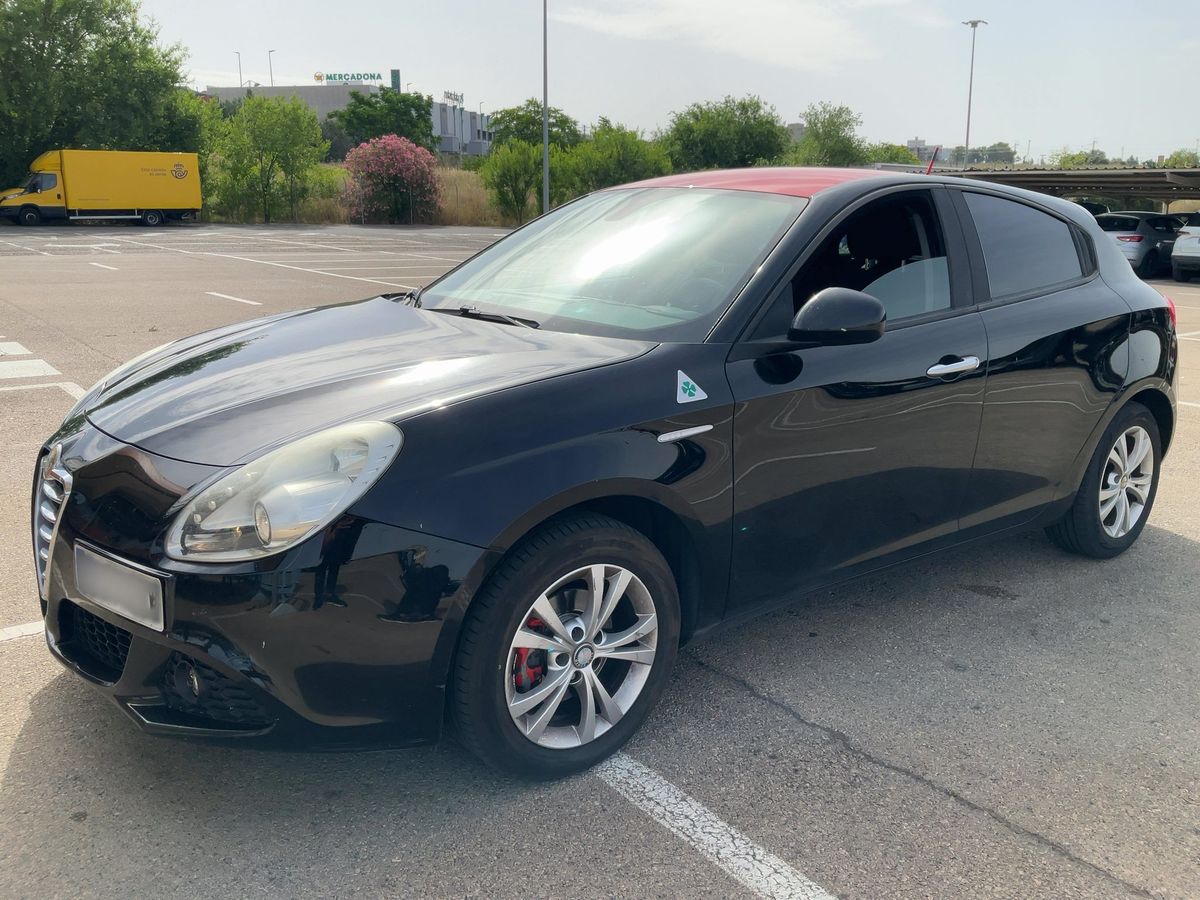 Alfa Romeo 2013 — photo 1