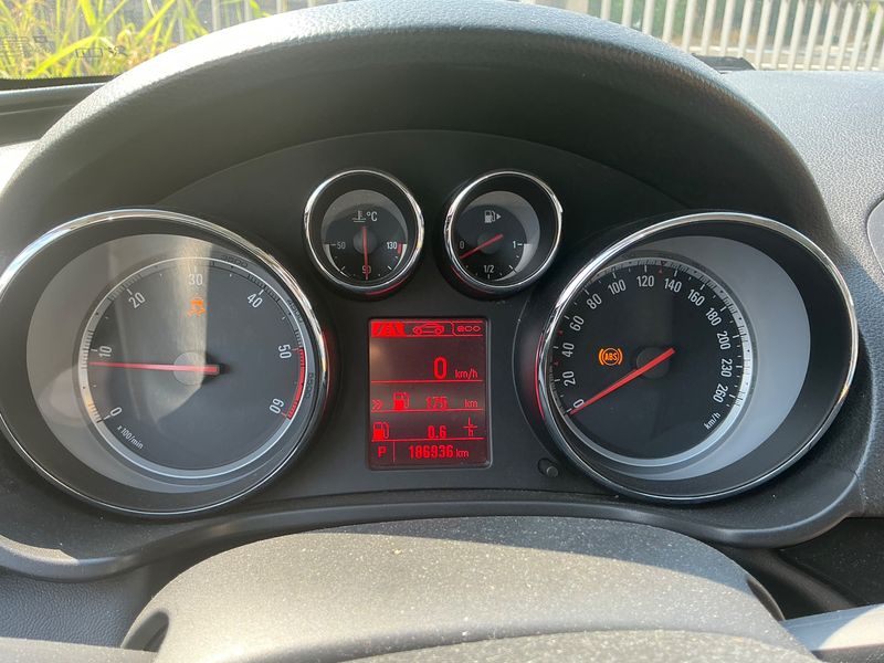 Opel Insignia Sports Tourer 2.0 CDTI Cosmo — zdjęcie 4