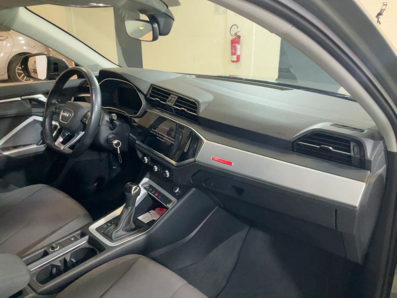 Audi Q3 Sportback 35 TDI — zdjęcie 12