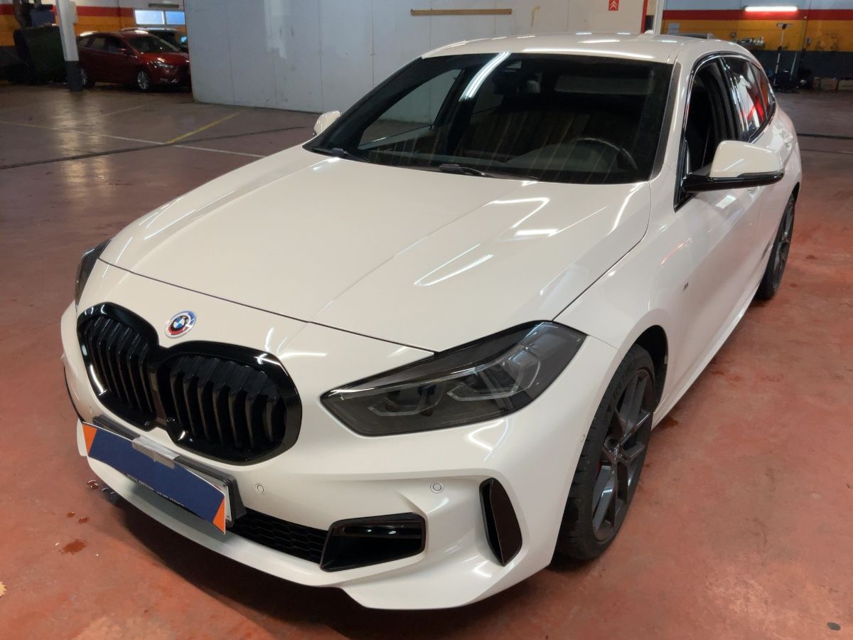 BMW 1er 2022 — photo 1