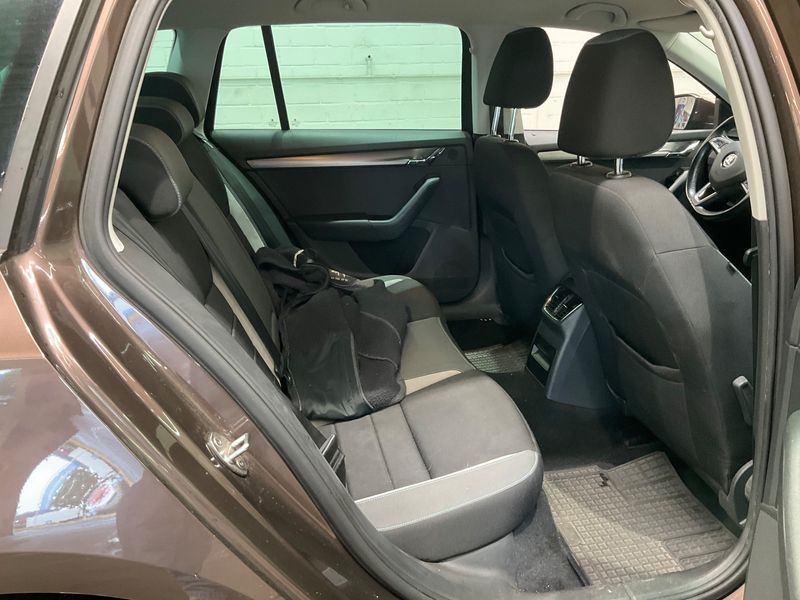 Skoda Octavia 1.4 TSI Ambition — zdjęcie 14