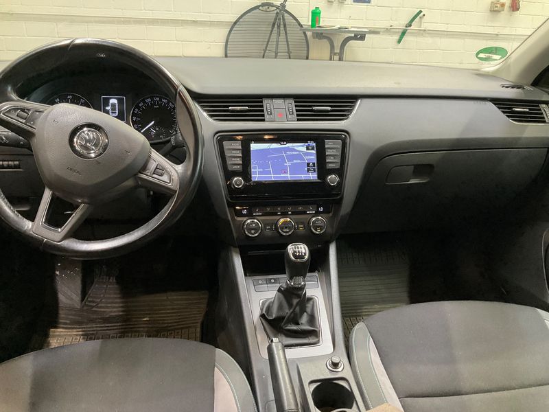 Skoda Octavia 1.4 TSI Ambition — zdjęcie 12