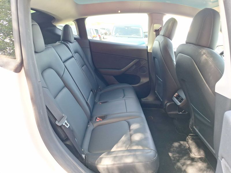 Tesla Model Y Max Range Dual AWD AWD — zdjęcie 14