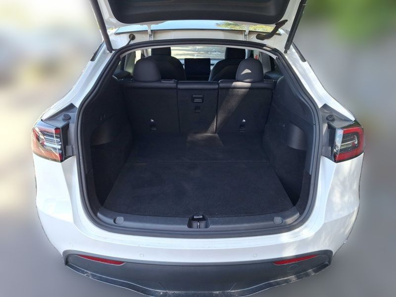 Tesla Model Y Max Range Dual AWD AWD — zdjęcie 9