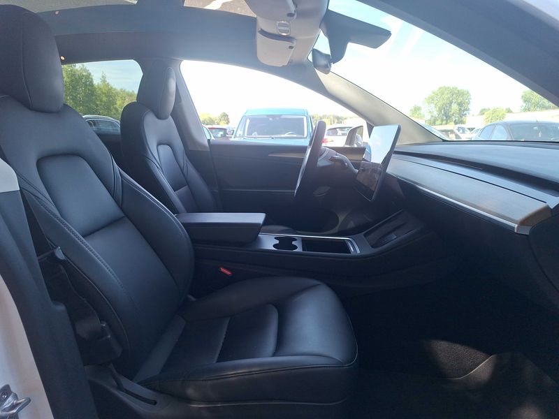 Tesla Model Y Max Range Dual AWD AWD — zdjęcie 10