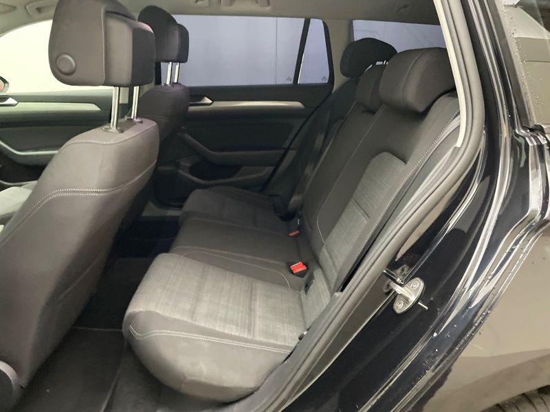 Volkswagen Passat 2.0 TSI Business — zdjęcie 8
