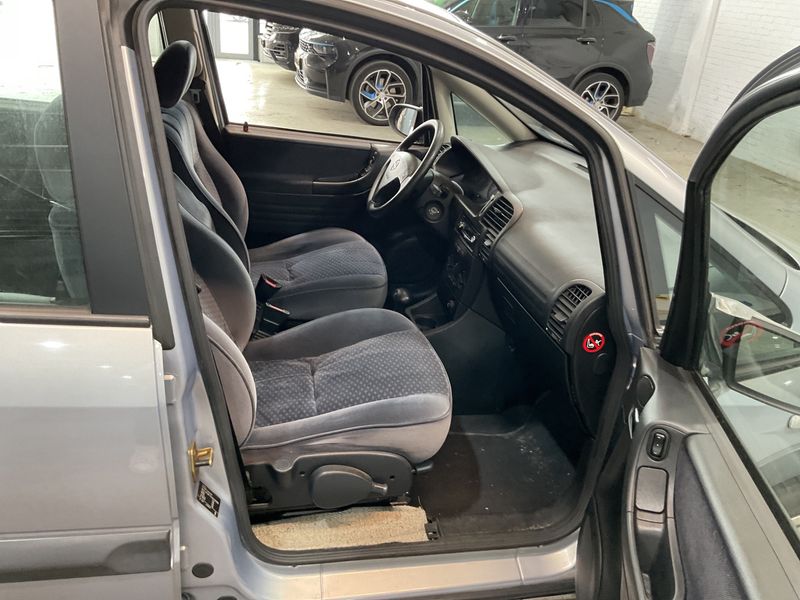 Opel Zafira 1.8 Comfort — zdjęcie 3