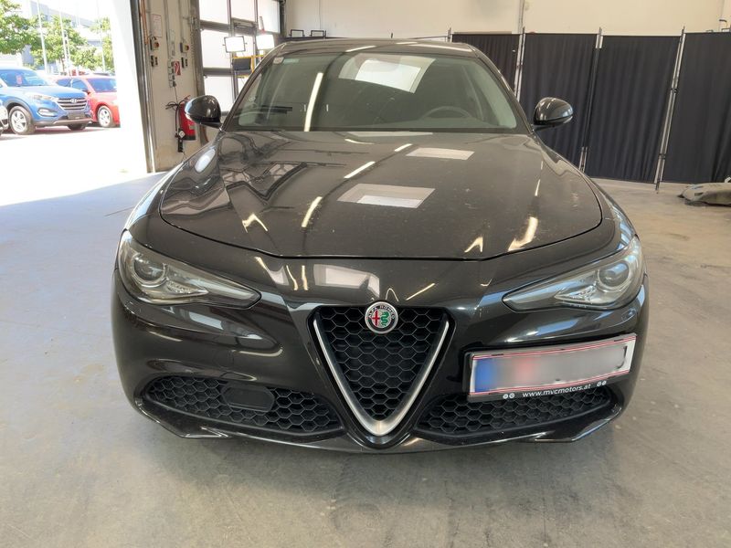 Alfa Romeo Giulia 2.2 JTDM Basis — zdjęcie 9
