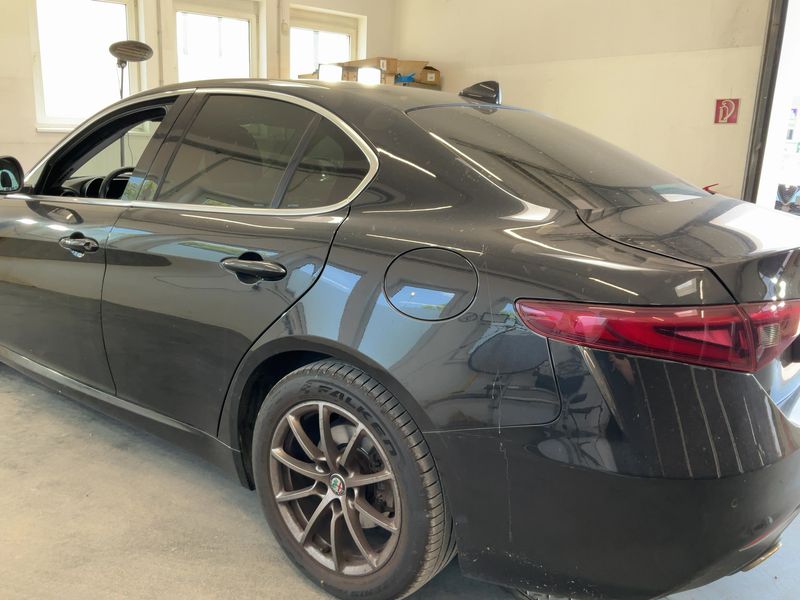 Alfa Romeo Giulia 2.2 JTDM Basis — zdjęcie 3