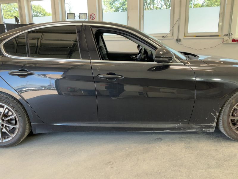 Alfa Romeo Giulia 2.2 JTDM Basis — zdjęcie 7