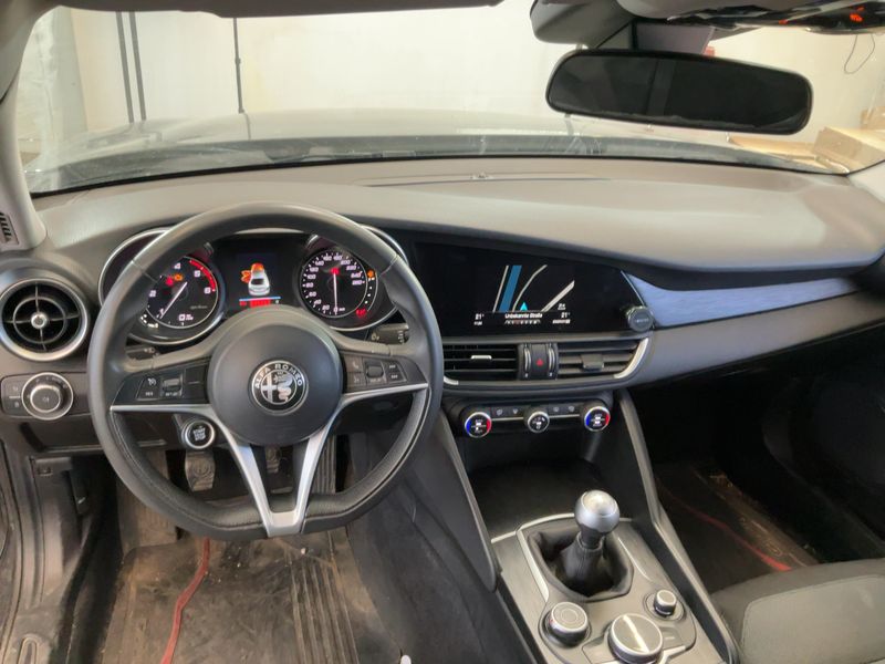 Alfa Romeo Giulia 2.2 JTDM Basis — zdjęcie 12