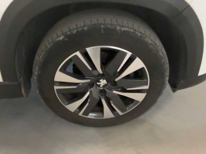 Peugeot 2008 1.2 e-THP Allure Business 2018 – снимка 11