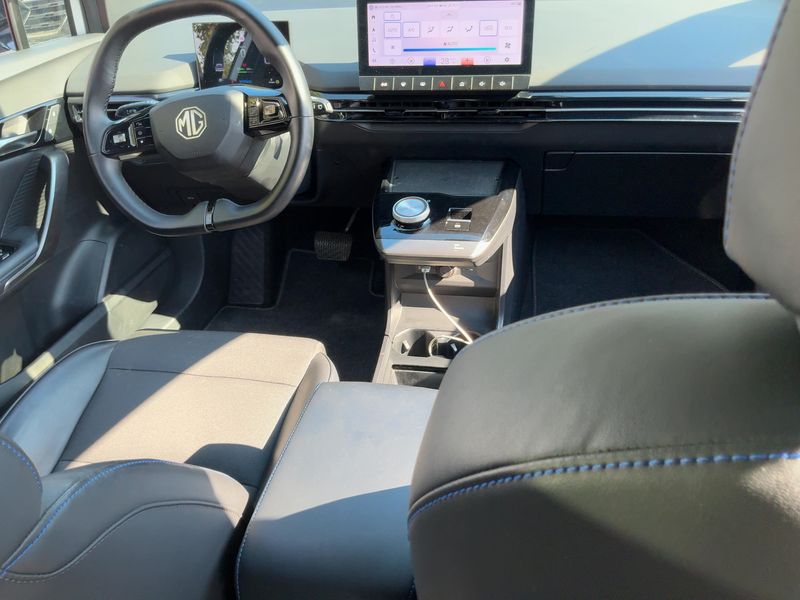 MG 4 electric drive 150 kW Luxury — zdjęcie 12
