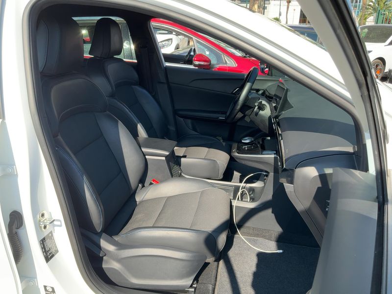 MG 4 electric drive 150 kW Luxury — zdjęcie 11