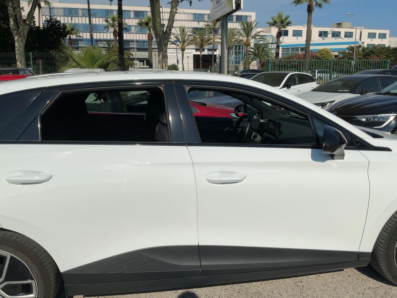 MG 4 electric drive 150 kW Luxury — zdjęcie 7