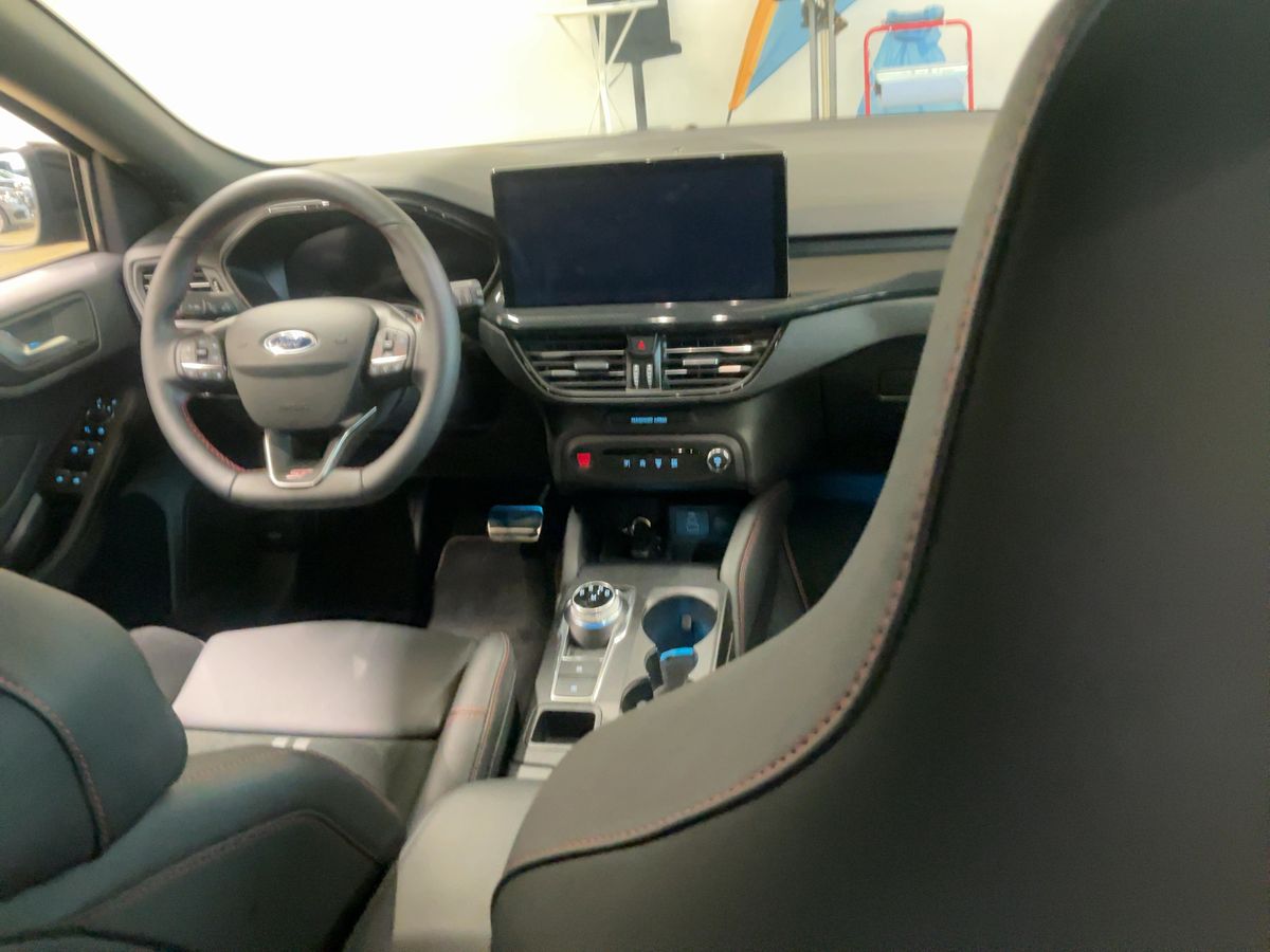 Ford Focus 2024 — photo 19