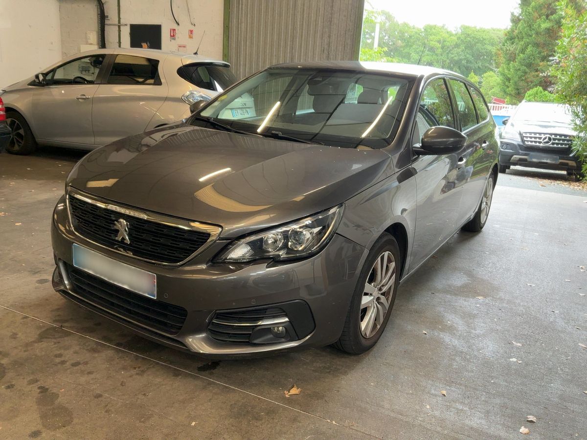 Peugeot 308 2019 — photo 1