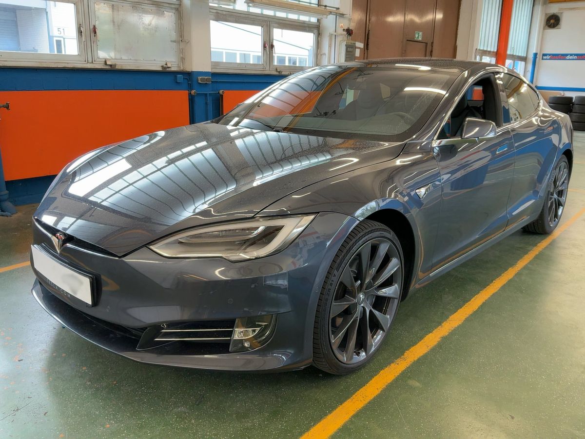 Tesla Model 2019 — photo 1
