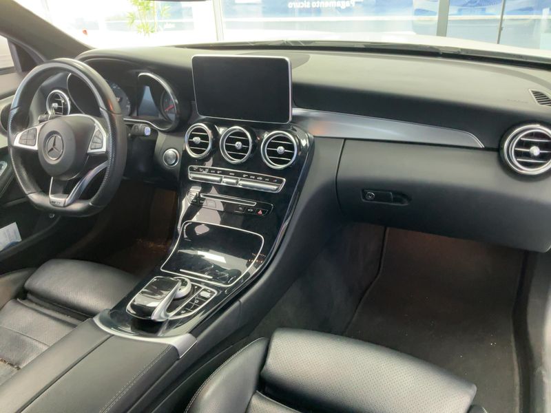 Mercedes-Benz C-Klasse C 220 d 4Matic Premium — zdjęcie 12