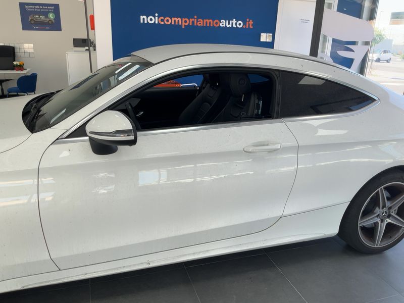 Mercedes-Benz C-Klasse C 220 d 4Matic Premium — zdjęcie 4