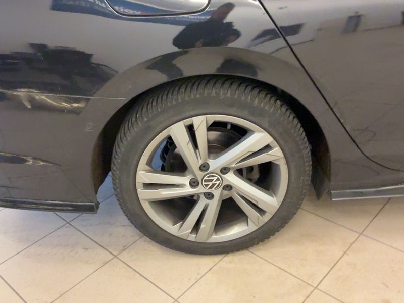 Volkswagen Golf VIII 2.0 TDI R-Line 2022 – снимка 9