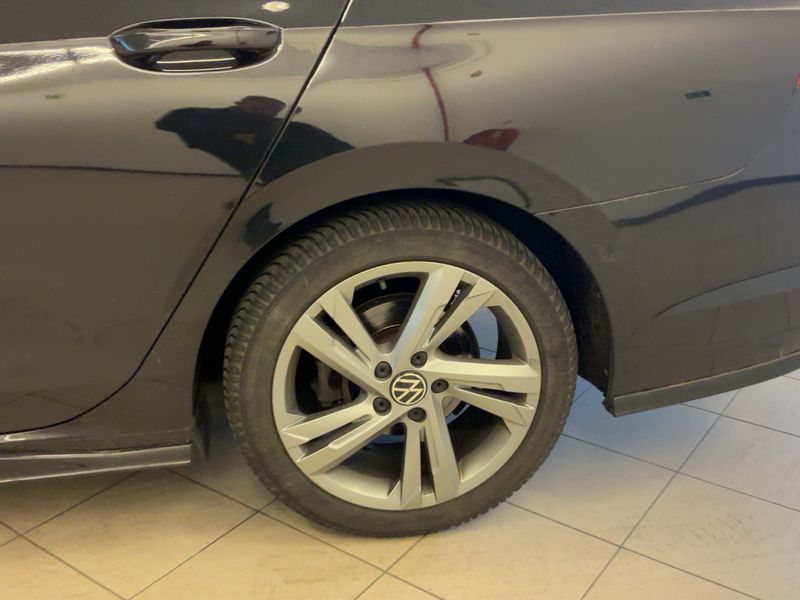 Volkswagen Golf VIII 2.0 TDI R-Line 2022 – снимка 5
